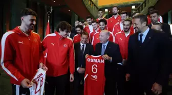 Cumhurbaşkanı Erdoğan, A Milli Erkek Basketbol Takımı'nı Kabul Etti