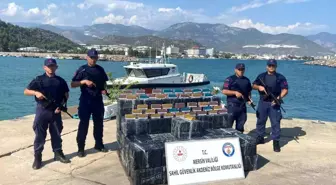 Mersin'de Denizde Şüpheli Kutulardan 28 Bin 500 Paket Isıtmalı Tütün Çubuğu Çıktı