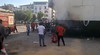 Elazığ'da Market Deposunda Yangın Çıktı