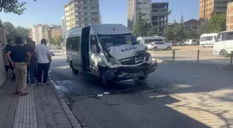 Elazığ'da Minibüs Şehir İçi Otobüse Çarptı: 8 Yaralı