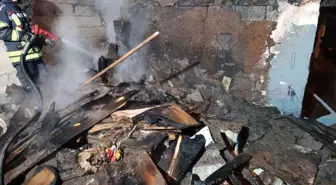 Erzurum'da Terk Edilmiş Evde Yangın Çıktı