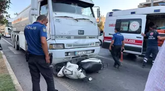 Antalya'da Su Tankeri ile Motosiklet Çarpıştı: Anne ve İki Çocuğu Yaralandı