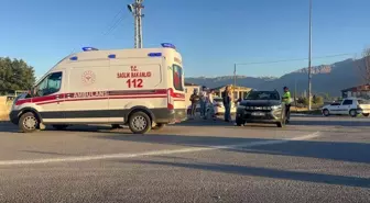 Otomobille çarpışan motosikletin sürücüsü yaralandı