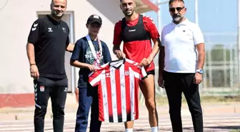 Pamuk Şeker Satarak Sivasspor Bileti Almak İsteyen Minik Taraftara Sürpriz