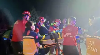 Susurluk'ta Kamyonla Çarpışan Tofaş Otomobilde 2 Yaralı