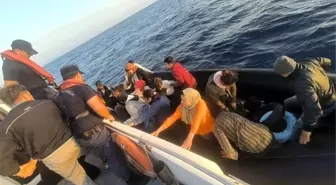 İzmir Açıklarında 58 Düzensiz Göçmen Yakalandı