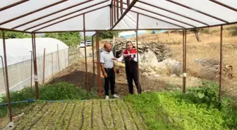Engelli çocukları için mücadele eden çiftçiye devletten sera desteği