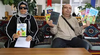 Görme Engelli Öğretmenin Eşi İlk Kitabını Çıkardı