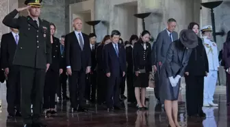 Japonya Prensesi Akiko Mikasa Anıtkabir'i Ziyaret Etti