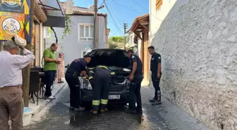 Menteşe'de Araç Yangını: Mahalle Sakinleri Seferber Oldu