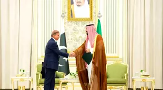 Pakistan ve Suudi Arabistan'dan Stratejik Savunma Anlaşması
