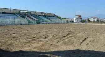 Stadyumdaki tadilat çalışması durdu! Taraftarlar tepkili