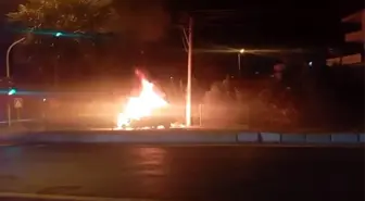 Kuşadası'nda Otomobil Yangını: Araç Kullanılmaz Hale Geldi