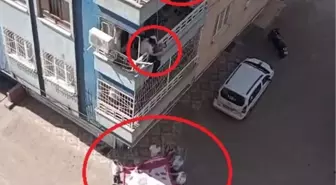 Diyarbakır'da Down Sendromlu Çocuk Balkondan Kurtarıldı