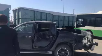 Batman'da Hemzemin Geçitte Tren Kamyonete Çarptı