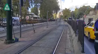 Tophane'de Tramvay Kazası: Yaya Hastaneye Kaldırıldı