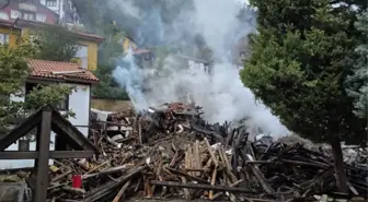 Bolu'da tarihi konak yandı (2)