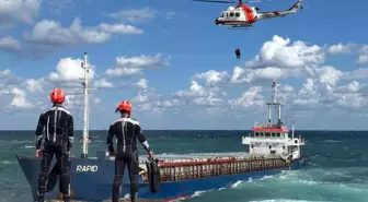 Kandıra'da Hava Muhalefeti İle Mahsur Kalan Gemi Mürettebatı Helikopterle Kurtarıldı