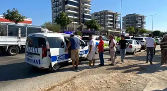 Antalya'da Yolda Baba ve Oğluna Otomobil Çarptı: 1 Yaralı