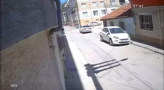 Eskişehir'de 6 Yaşındaki Çocuğun Attığı Altın Kutusunu Çalan Kadın Yakalandı