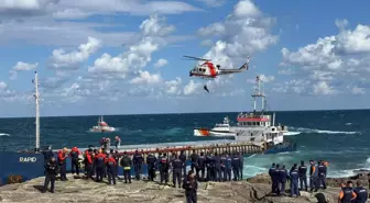 Kocaeli'de Mahsur Kalan Mürettebat Helikopterle Kurtarıldı