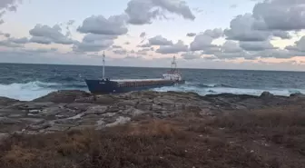 Kefken'de Kuru Yük Gemisi Karaya Oturdu