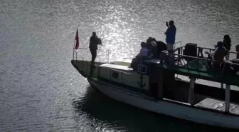 Tortum Gölü'nde Renkli Etkinlik: Tulum ve Akordiyon Konseri