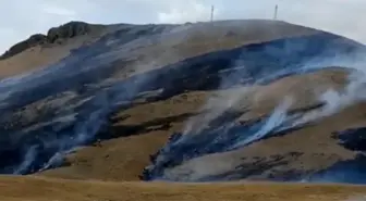 Yüksekova'da Anız Yangınına İtfaiye Müdahalesi
