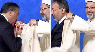 Ali Erbaş helallik istedi, Diyanet'in yeni başkanı Safi Arpaguş elini öptü