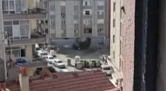 Sultangazi'de 5 katlı binanın çatı katında yangın-1