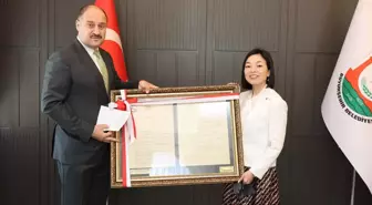 Başkan Gülpınar, Japon Prensesine Osmanlı-Japon Dostluğunu Simgeleyen Mektubu Hediye Etti