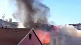 Bursa'da 3 Katlı Binada Çatı Yangını Paniğe Neden Oldu