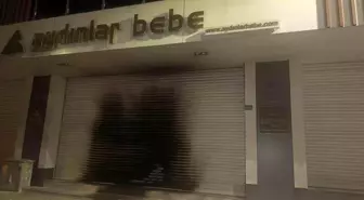 Bursa'da Giyim Mağazası Kundaklandı, Şahıs Kaçtı