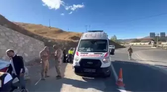 Elazığ'da Kontrolden Çıkan Otomobil Durağa Daldı: 6 Yaralı