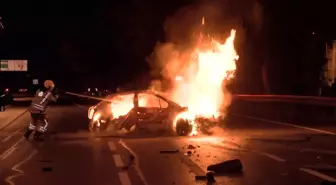 Esenler'de Otomobil Takla Attı: 5 Yaralı