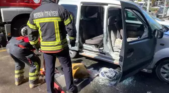 Mersin'de Park Halindeki Araçta Yangın Çıkmadı, Esnafın Müdahalesi Durumu Kurtardı