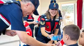 İncirliova'da Jandarma Etkinliği: Öğrencilere Tanıtım ve Hediyeler