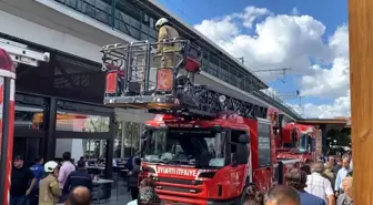 Kadıköy'de Restoran Yangını Paniğe Neden Oldu