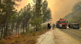 Muğla'da Orman Yangını: 108 Ev Boşaltıldı, 333 Vatandaş Güvenli Bölgelere Tahliye Edildi