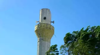 Muğla'da Fırtına Hayat Felç Etti: Minare Yıkıldı, Ağaçlar Devrildi
