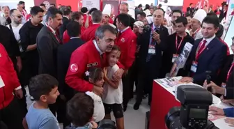 Milli Eğitim Bakanı Tekin, TEKNOFEST'te Öğrencilerle Buluştu