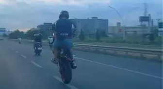 İnegöl'de Motosikletli Sürücülerden Tehlikeli Gösteri
