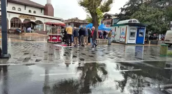 Düzce'de Cuma Namazı Avlularda Kılındı