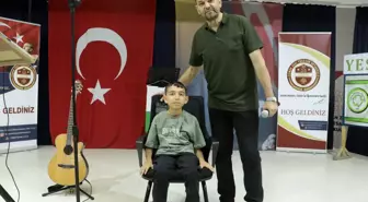 SMA Hastası Salih Eren, Babasıyla Okullarda Konser Veriyor