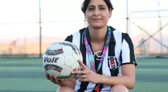 Süper Lig'e golleriyle damga vuran yıldız ismin kuzeni Yağmur Bor, halı sahaların gözdesi oldu
