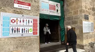 Bursa'da Tarihi Cami Ziyaretlerine Kıyafet Düzenlemesi