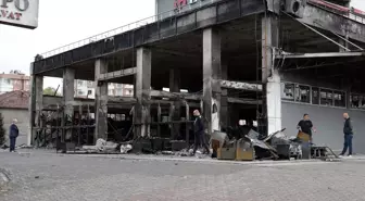Akçaabat'taki Alışveriş Merkezinde 15 Saat Süren Yangın