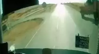 Kırşehir'de Yolcu Otobüsü ile Kamyonet Çarpıştı