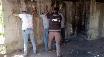 Adana'da Narkotik Ekiplerinden Metruç Binalara Denetim