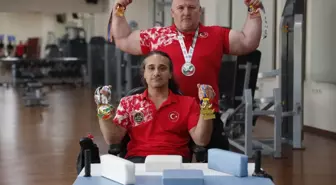 Bağcılarlı Sporcular Bulgaristan'da Bilek Güreşi Şampiyonası'nda Başarı Kazandı